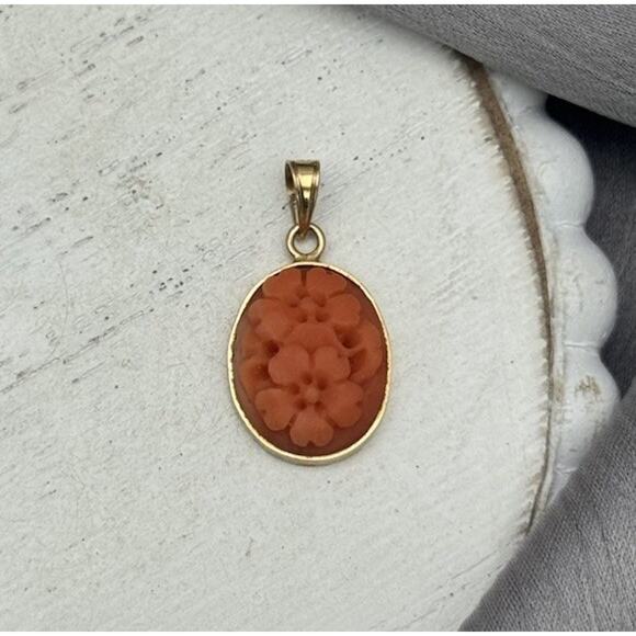 14k Yellow Gold Flower Coral Pendant 1.15G / 0.8In